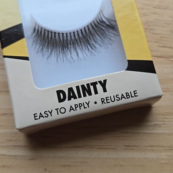 L.A. Colors DramatiLash Dainty False Eyelashes Beauty Women Makeup Pair Eye Lash - Picture 4 of 15